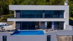 Awarded Design 2-bedroom Villa: heated pool & spa